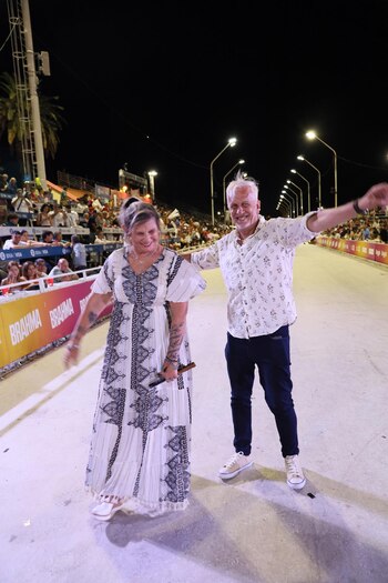 Divertidos, los consuegros bailaron ante