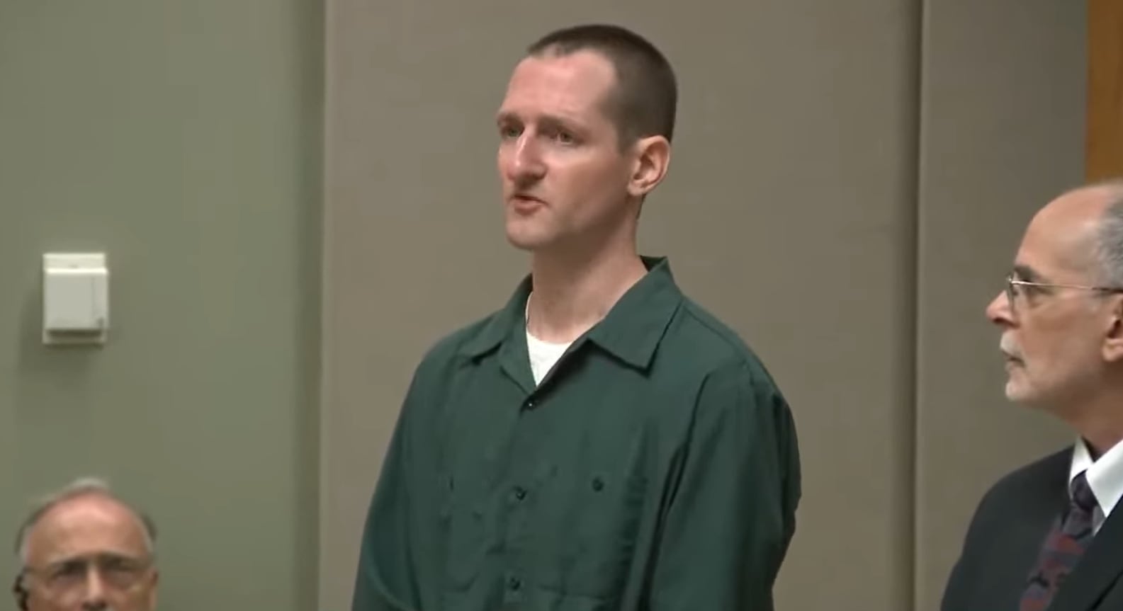 Robert Tulloch pidió en New Hampshire reducir su cadena perpetua sin libertad condicional por el doble homicidio de Dartmouth a una pena mínima de 30 a 40 años (WMUR 9)