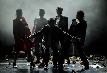 El elenco cuenta con Victoria