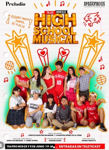 Póster de "High School Musical" con el título luminoso y once jóvenes sonrientes posando en grupo. Algunos visten uniformes "Wildcats", otros ropa casual