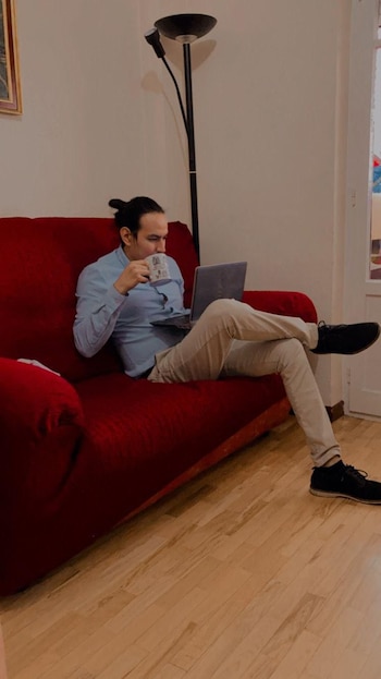 Bryan Josué Nolasco Pineda, se dedica al área comercial en una empresa española. (Foto: cortesía)