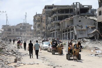 Palestinos desplazados se abren paso