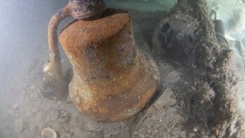 Hallaron la campana de un