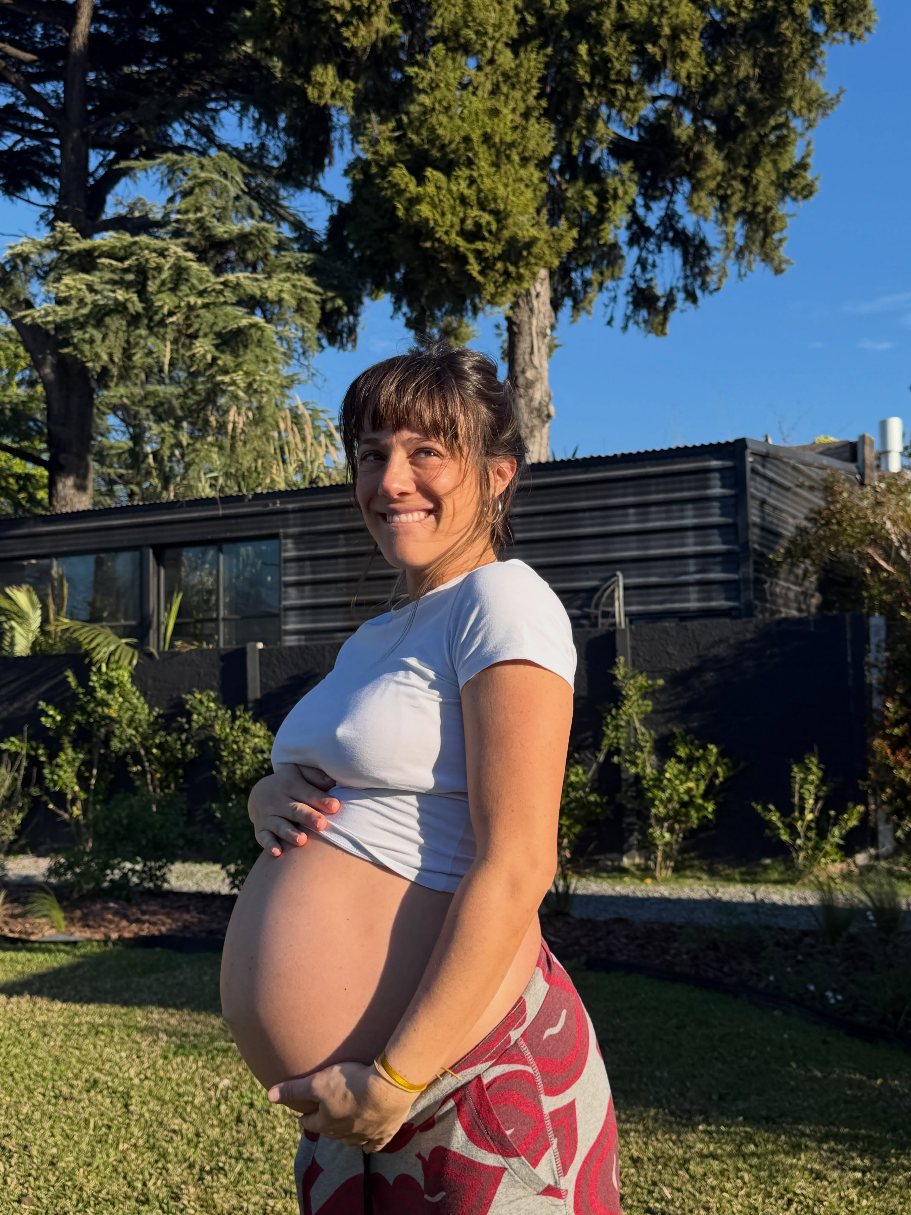 “Esto crece minuto a minuto. Semana 38.4”, escribió la futura mamá