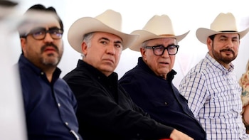 Rubén Rocha Moya y Pedro Inzunza aparecieron en volantes que los acusaban de nexos con Los Chapitos en Sinaloa