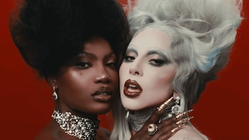 Lady Gaga y Doechii lanzan el videoclip de “Runway”, canción de ‘El diablo viste a la moda 2′