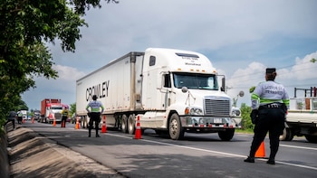 Cárcel para dueños y conductores: El Salvador penalizará hasta con 15 años las imprudencias en buses y camiones