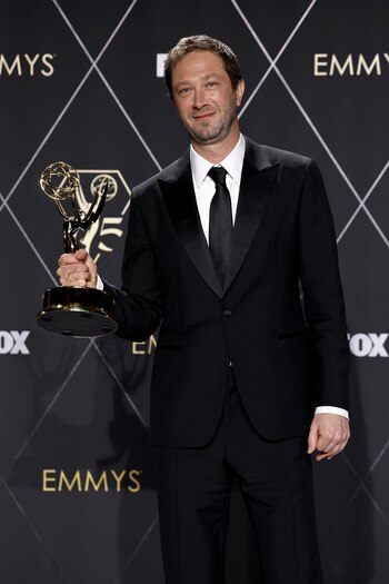 Ebon Moss-Bachrach eligió un traje