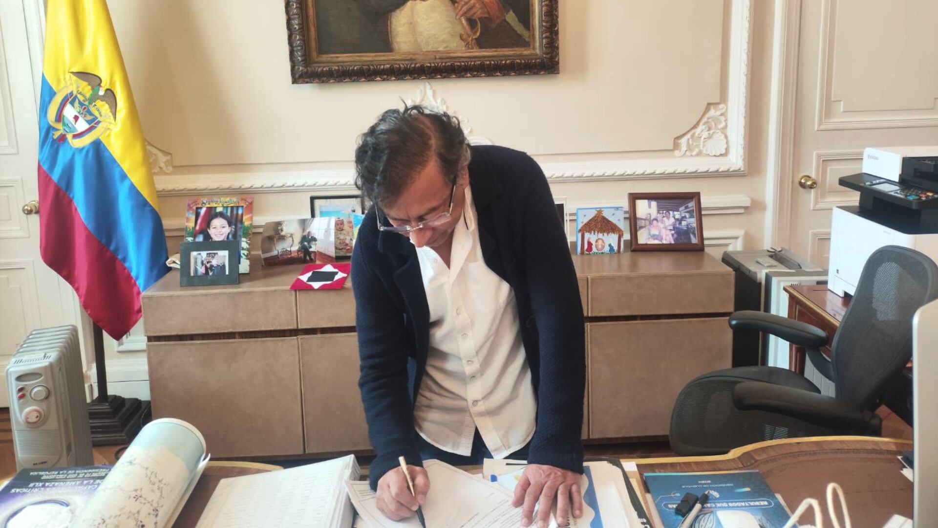 Gustavo Petro firmó el decreto que convocar una consulta popular - crédito redes sociales