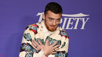 Las huelgas laborales en Hollywood durante 2023 y la trágica muerte de Angus Cloud, quien interpretaba a Fezco, obligaron a posponer la producción (Europa Press)