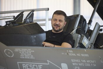 Volodymyr Zelenskyy en un avión