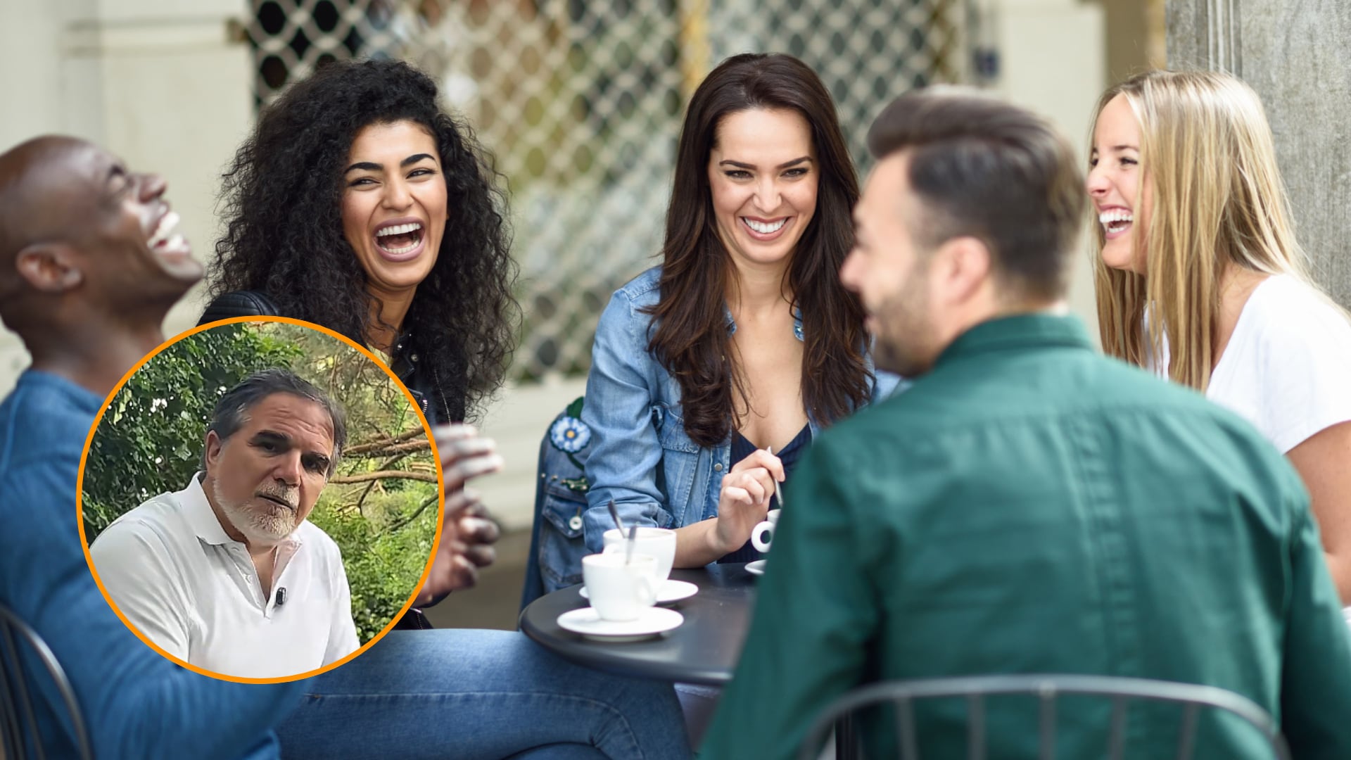 Un grupo de amigos charlando en una terraza (@drjquintero / Montaje Infobae)