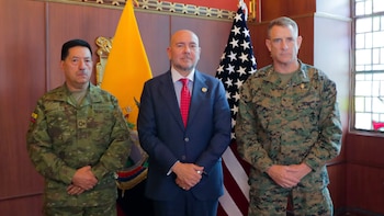 El jefe del Comando Sur volvió a Ecuador para avanzar en las operaciones conjuntas contra los carteles y el narcoterrorismo