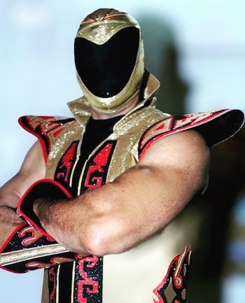 El luchador Tinieblas Jr. es