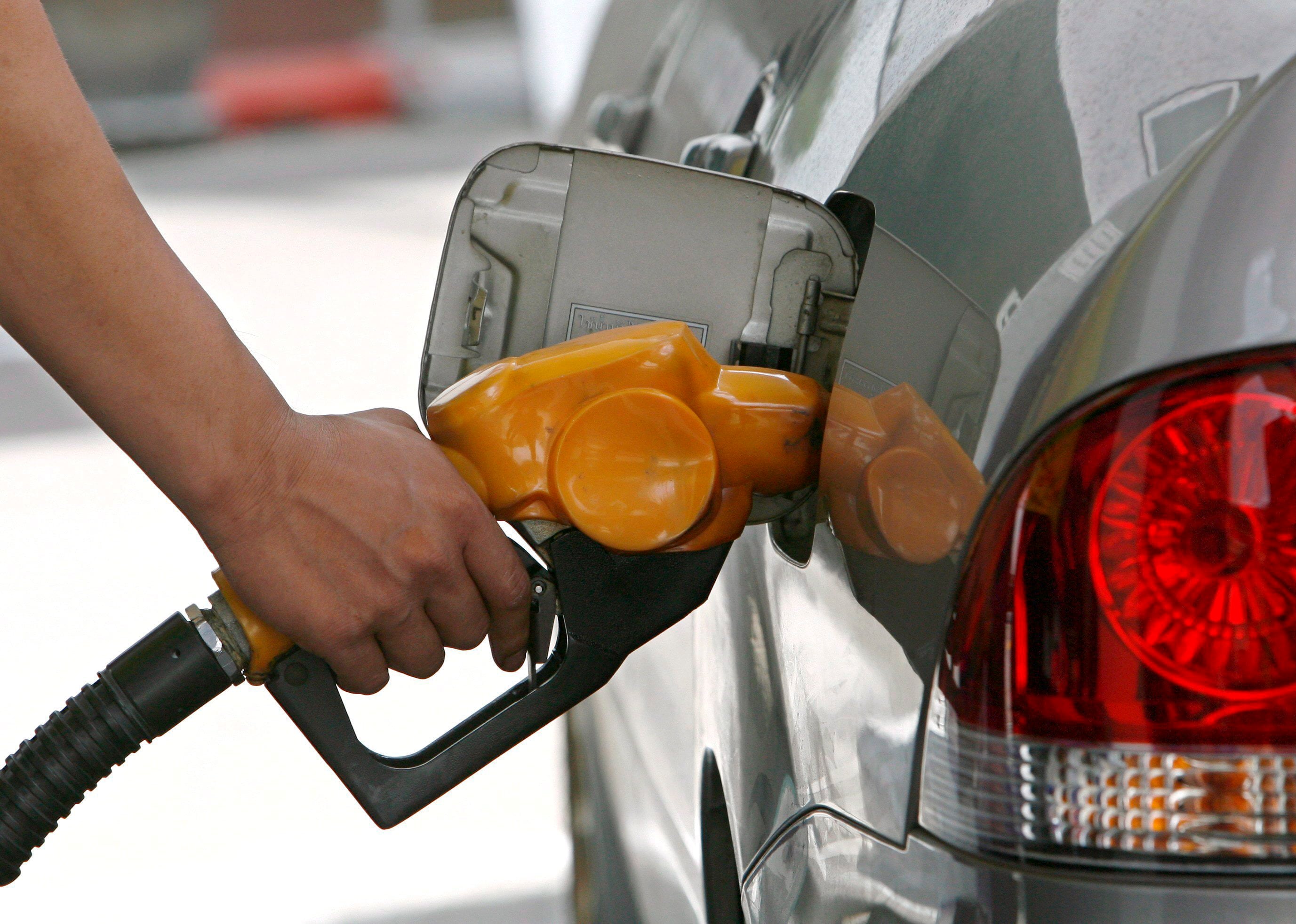 Sube el precio del combustible y llenar el depósito ya supera los 100 euros