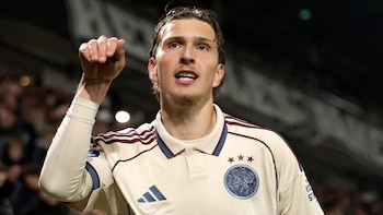 Mika Godts trasciende en Ajax, pero ni así irá al Mundial 2026. - Crédito: AFP