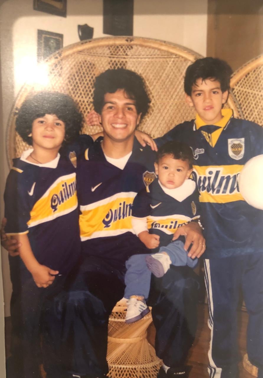 Coty y sus hermanos con papá Lalo