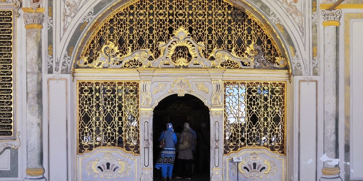 El museo de Topkapi, declarado Patrimonio Mundial de la UNESCO, atrae cada año a millones de visitantes interesados en la historia de Estambul (Wikipedia)