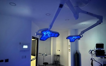 El proyecto incluyó la adquisición de una nueva mesa quirúrgica, lámpara cialítica LED, máquina de anestesia y equipos de monitoreo. Cortesía: Comunicación Esencial