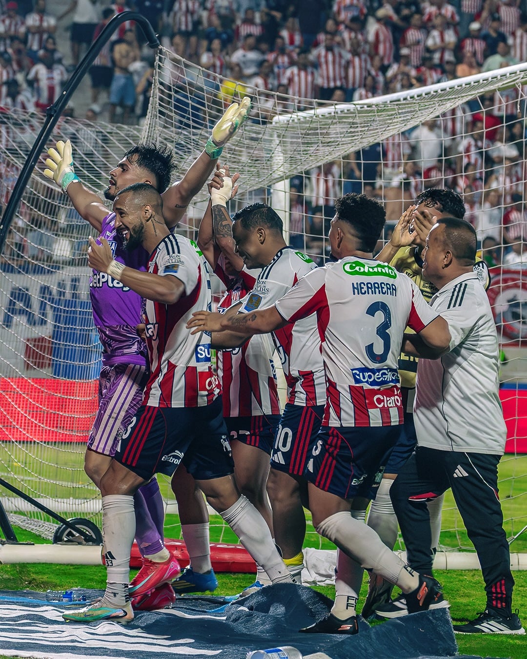 Junior deve vencer o Sporting Cristal apoiado no incentivo da sua torcida. Crédito: clube de imprensa