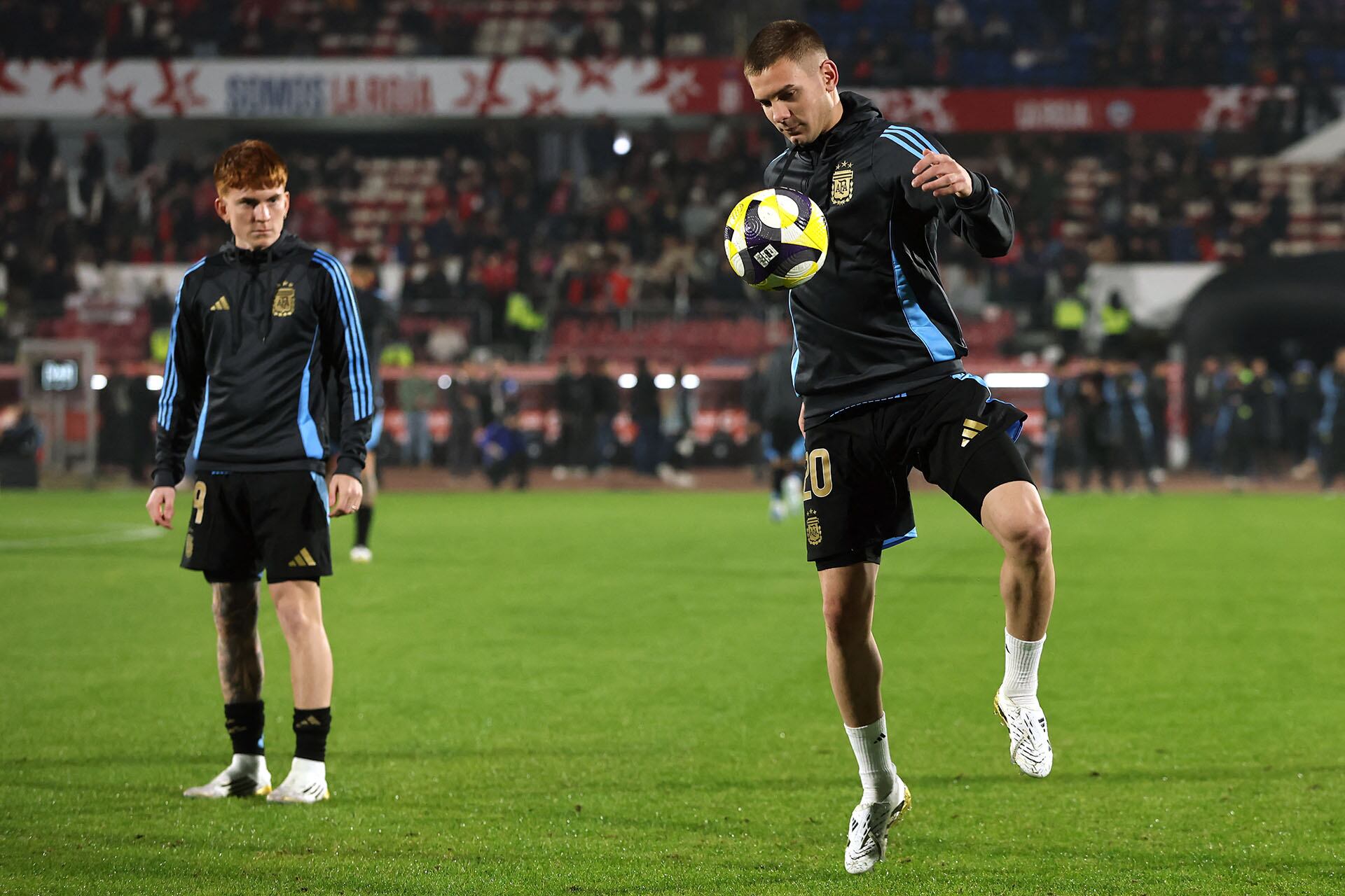 Valentín Barco es uno de los juveniles que suele integrar la lista de convocados de la selección argentina de Lionel Scaloni (Photo by Javier TORRES / AFP)