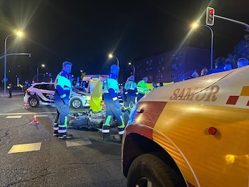 Un policía nacional muere en Madrid tras chocar con su moto contra un coche al salir de trabajar (Emergencias Madrid)