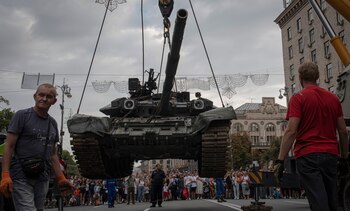 Las grúas ubican a los