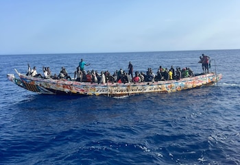Uno de los últimos cayucos que han llegado al puerto de La Restinga, en El Hierro (Foto: Salvamento Marítimo)