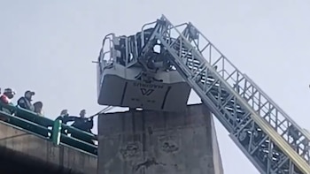 Con una navaja y agresivo