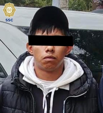 "El Lápiz", presunto sicario de la Anti-Unión Tepito, fue detenido en la alcaldía Cuauhtémoc junto a dos acompañantes que lo retiraron del Hospital Rubén Leñero, donde se recuperaba de dos balazos en las piernas. Crédito: Especial
