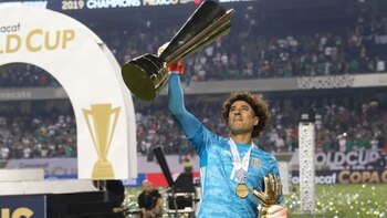 Ochoa levantando su última Copa