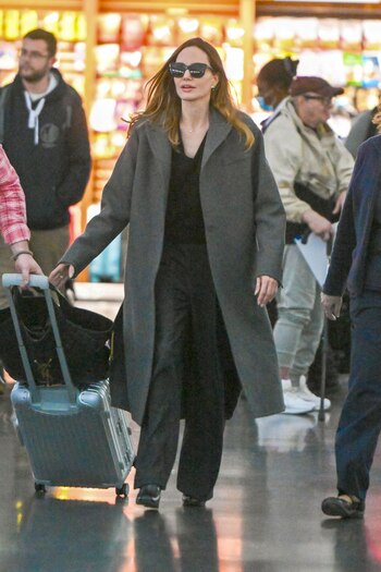 celebrities-en-un-clic-22022023-Angelina-Jolie