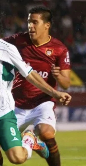 El silbante tuvo una breve etapa como jugador en la UDG. (redes sociales)