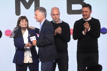 Horacio Rodríguez Larreta aplaude con