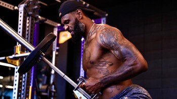 LeBron James trabaja su físico