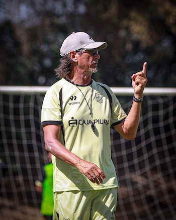 Ángel Comizzo dirigió a Atlético