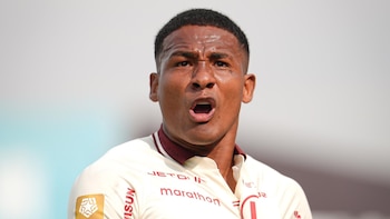 José Carabalí se asienta como un puntual sustancial en Universitario. - Crédito: Liga 1