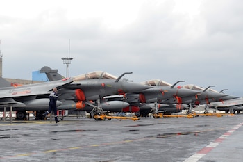 Cazas franceses Rafale a bordo