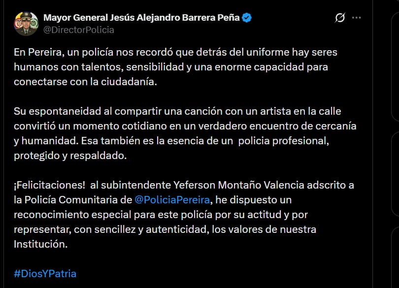 Tras la difusión del video, el director de la Policía Nacional, Jesús Alejandro Barrera, felicitó al subintendente y confirmó que recibirá una distinción especial - crédito @DirectorPolicia/X