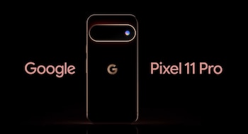Teléfono inteligente oscuro con bordes dorados, logo G, módulo de cámara y lente sobre fondo negro. Acompañan los textos Google y Pixel once Pro