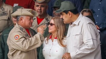 Diosdado Cabello con unfirome de