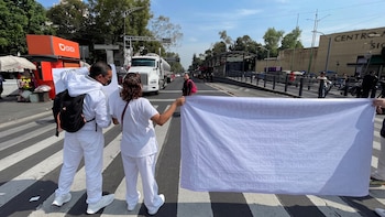 Tras bloqueo en Eje 3 Sur, IMSS responde a reclamos de enfermería por falta de insumos