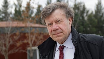 "Nadie está obligado a volverse prisionero de los algoritmos de Amazon o de las falsas noticias de Facebook. Hacerlo es abandonarse a una servidumbre voluntaria", dice Chartier.