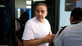 ¿Quién es el expresidente salvadoreño que defraudó al Estado con más de USD 300 millones y ha recuperado su libertad?