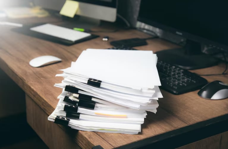 Las empresas adoptan IA más rápido de lo que pueden controlarla: ¿cómo evitar errores, filtraciones y sanciones?