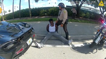 El Departamento de Policía de Miami-Dade continúa investigando el arresto de Hill, con oficiales aún bajo revisión. (REUTERS)