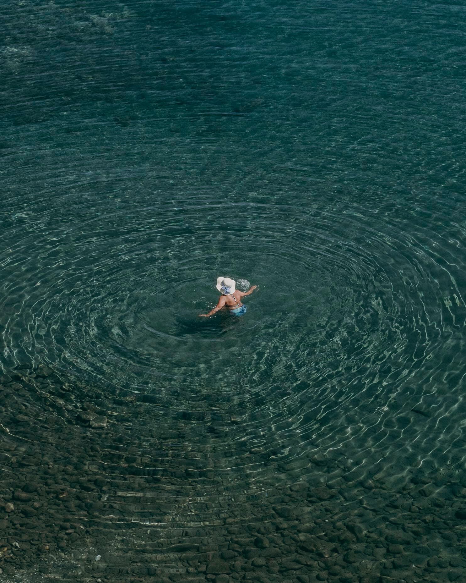 La toma, titulada La caída de Ícaro, requirió semanas de cálculos, seis intentos y una coordinación milimétrica entre el equipo (Foto: Lily Bungay)