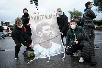 Los amigos de Arteaga, Santa