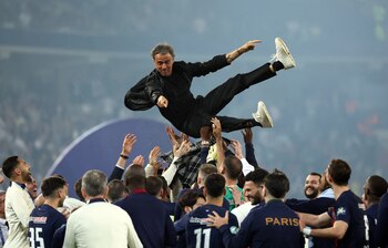 El entrenador Luis Enrique celebra