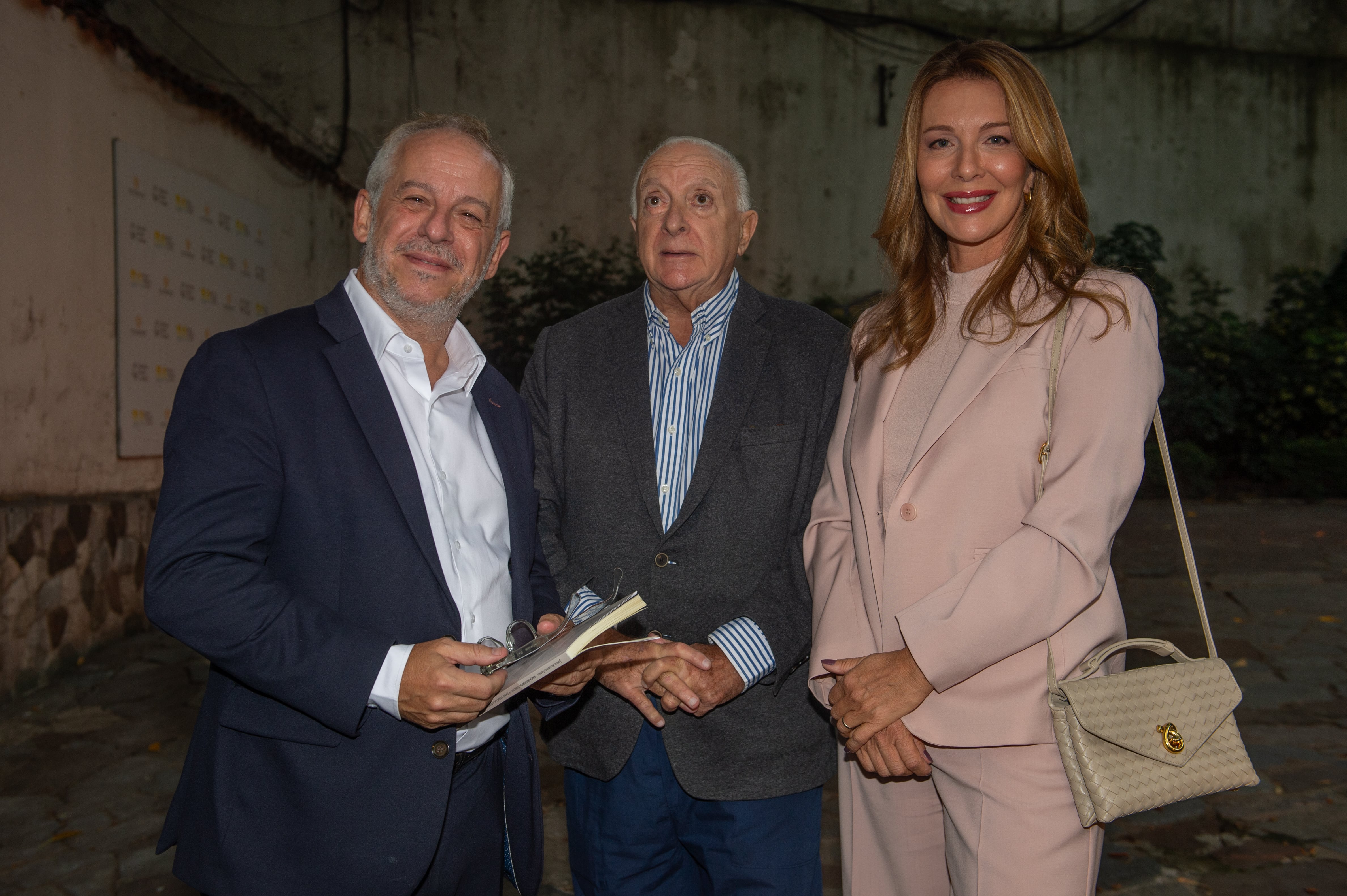 El presidente de ADEPA, Martín Etchevers, junto a Norberto Frigerio y Nunzia Locatelli de Bulgheroni